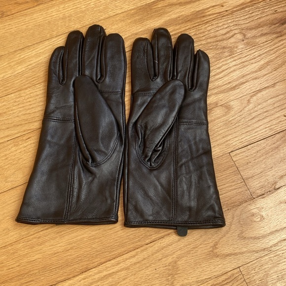 NWOT ( never worn) ladies leather gloves - Picture 2 of 3